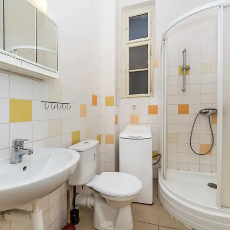 Party Flat In City Center